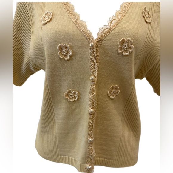 Rabbit Rabbit Rabbit Yellow Knit Top, Size 12 - Picture 6 of 7